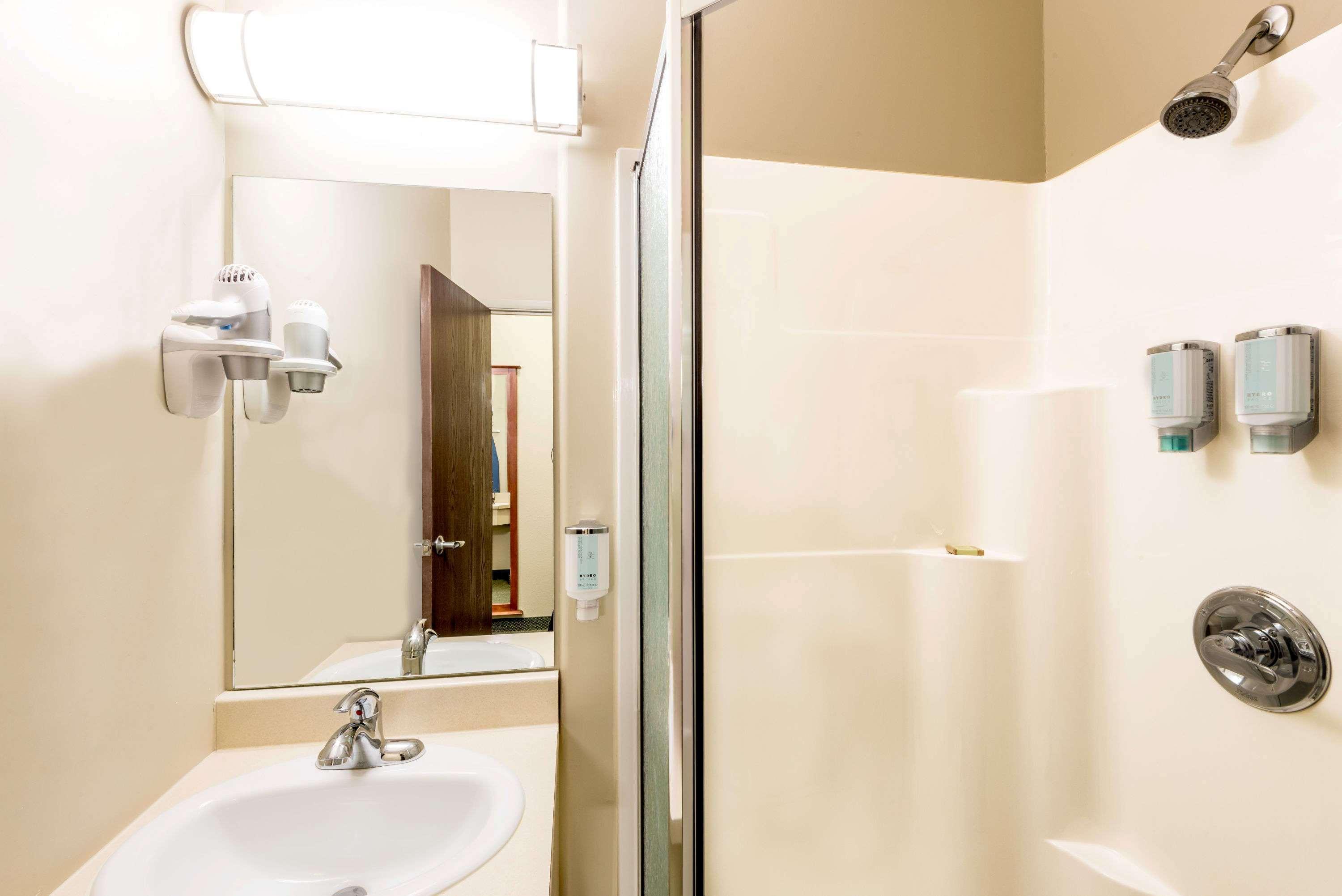 Hotel Super 8 By Wyndham Ns Windsor
