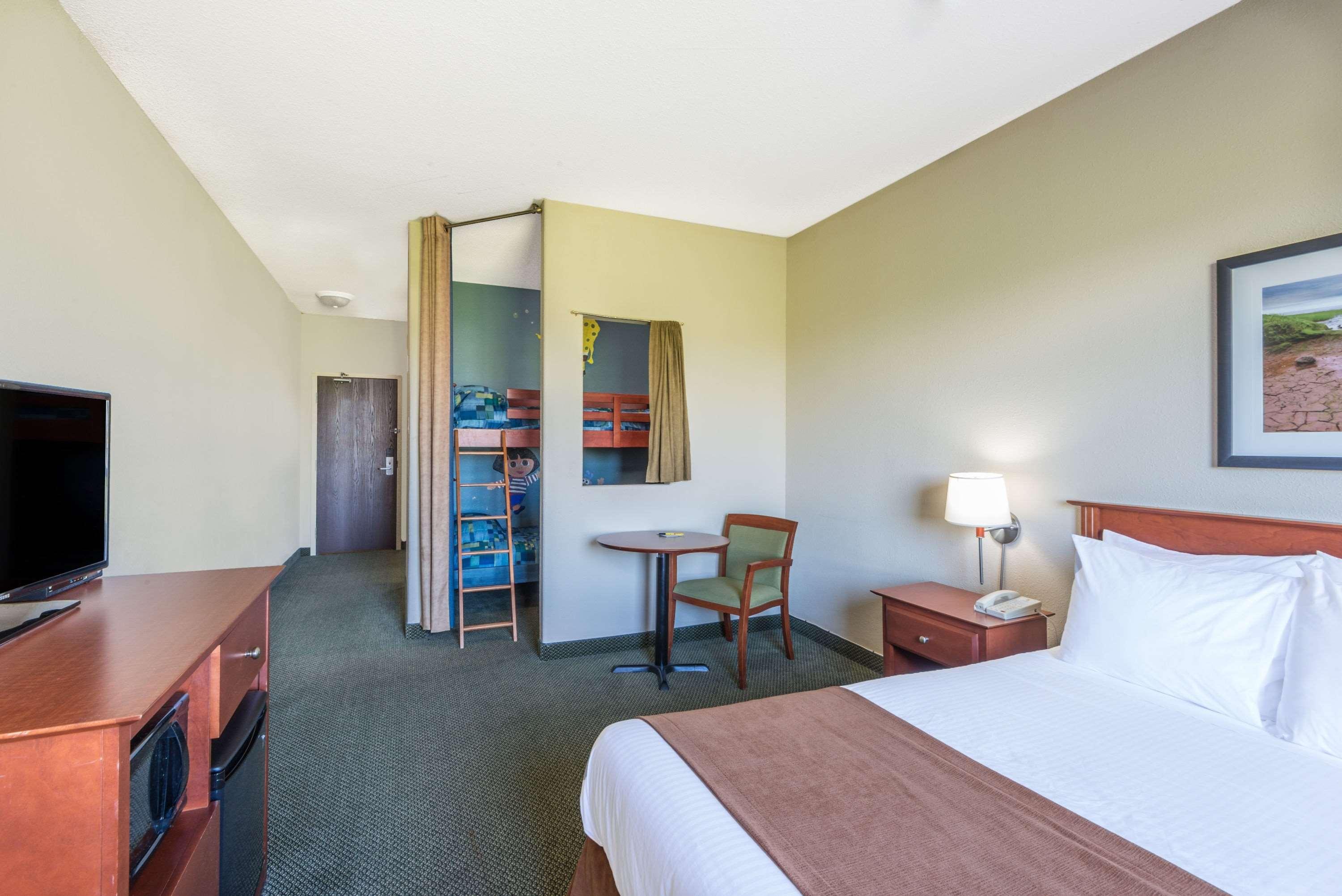 Super 8 By Wyndham Ns Windsor